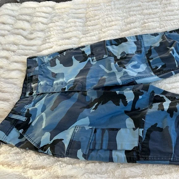 Y2K Vintage Camo Blue Cargo Pants - Picture 6 of 16